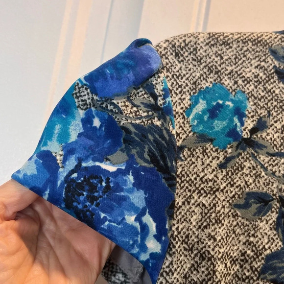 Betsey Johnson Black & White Cap Sleeved Mini Dress w/Blue Florals. Size 8. - Picture 9 of 14